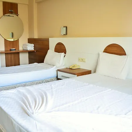 Batont Garden Hotel 3*