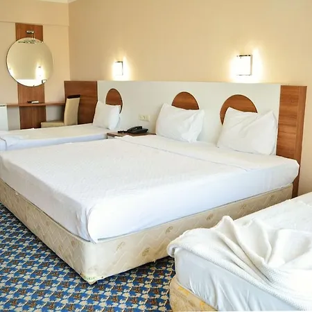 Batont Garden Hotel 3*