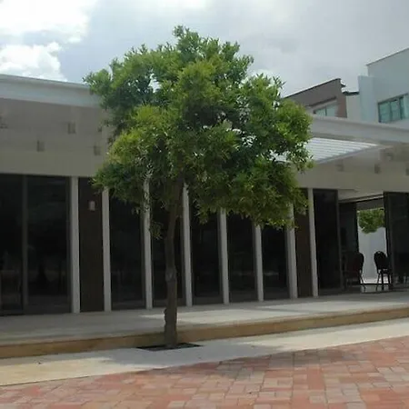 酒店 Batont Garden 3*