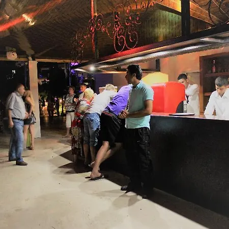 Batont Garden 酒店 高纳克